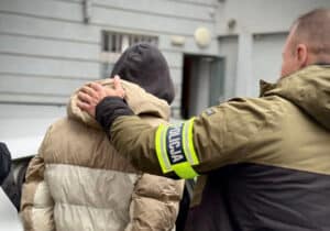 Wiadomości Nawigacja Wiadomości Statystyki BIP Profilaktyka / Bezpieczeństwo Instytucje i placówki pomocowe Aplikacja Moja Komenda Kwartalnik PATROL Policyjny podcast Moje strony Strona główna Mapa serwisu Pijana 18-latka z narkotykami zaatakowała kierowcę autobusu miejskiego Data publikacji 13.11.2025 Powrót Drukuj Do policyjnego aresztu trafiła 18-letnia mieszkanka Gdańska, która uderzyła w twarz kierowcę autobusu miejskiego