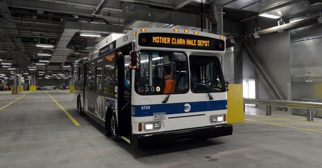 Zohran Mamdani zostanie burmistrzem Nowego Jorku. Będą bezpłatne autobusy?