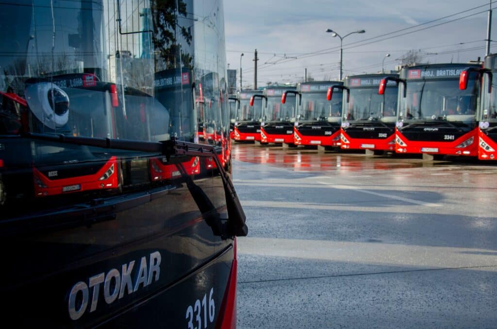 Bratysława otrzyma trzy elektrobusy Otokar bez opłat — element ugody z producentem