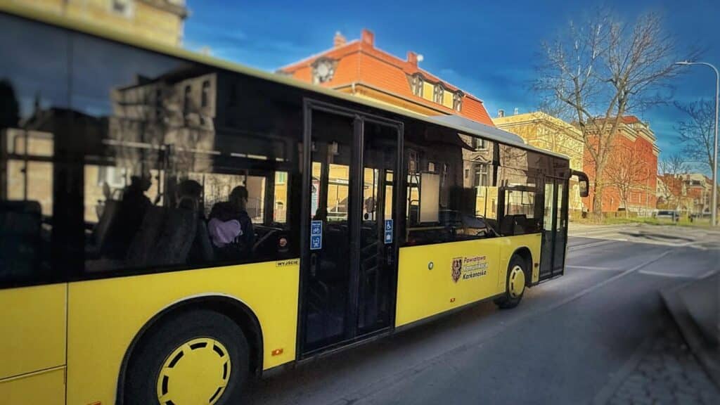 Powiatowa Komunikacja Karkonoska z umową z PKS na 7-letnią obsługę linii. Bez przetargu