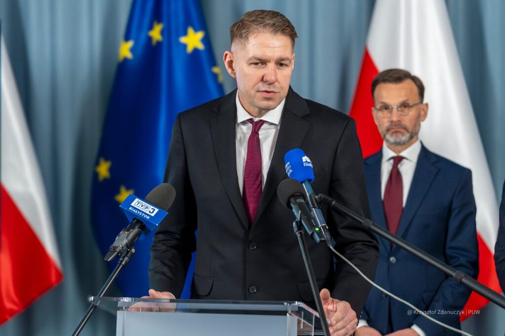 Z funduszu korzysta m.in. podbiałostocka gmina Dobrzyniewo Duże. Jak przekazał obecny na konferencji wójt tej gminy Wojciech Cybulski, w gminie funkcjonuje 16 linii autobusowych.