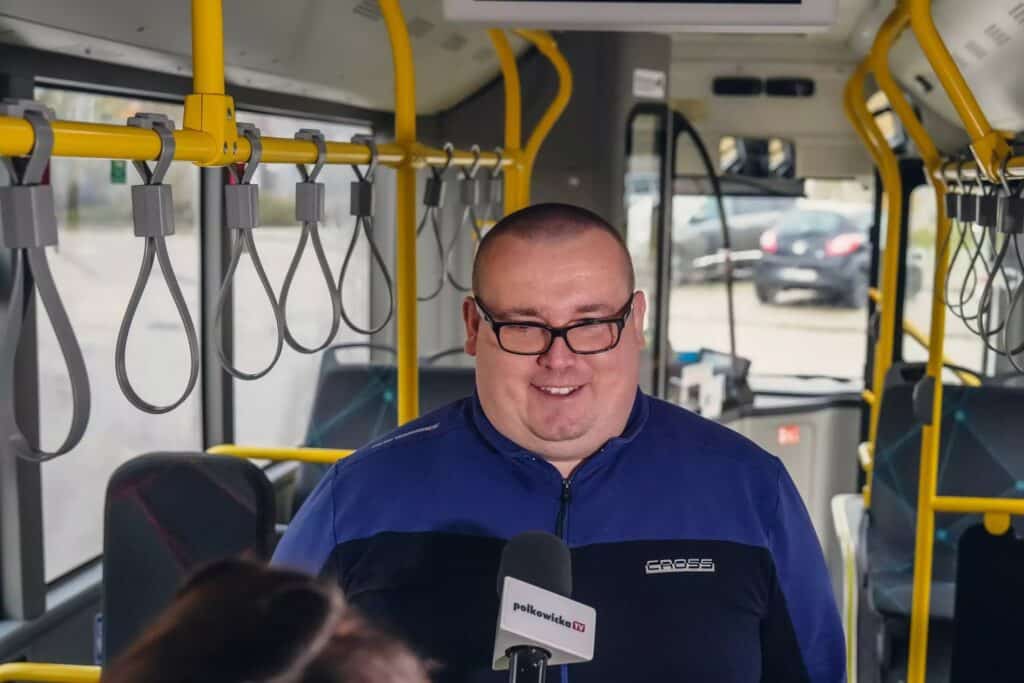 Dominik Sas spełnia swoje największe marzenie – staż w Zakładzie Komunikacji Miejskiej w Polkowicach / fot. UG Polkowice