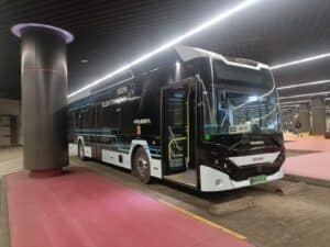 Od piątku 28 listopada elektryczna Scania będzie obsługiwać wybrane kursy linii 504 Oleśnica–Wrocław–Oleśnica.