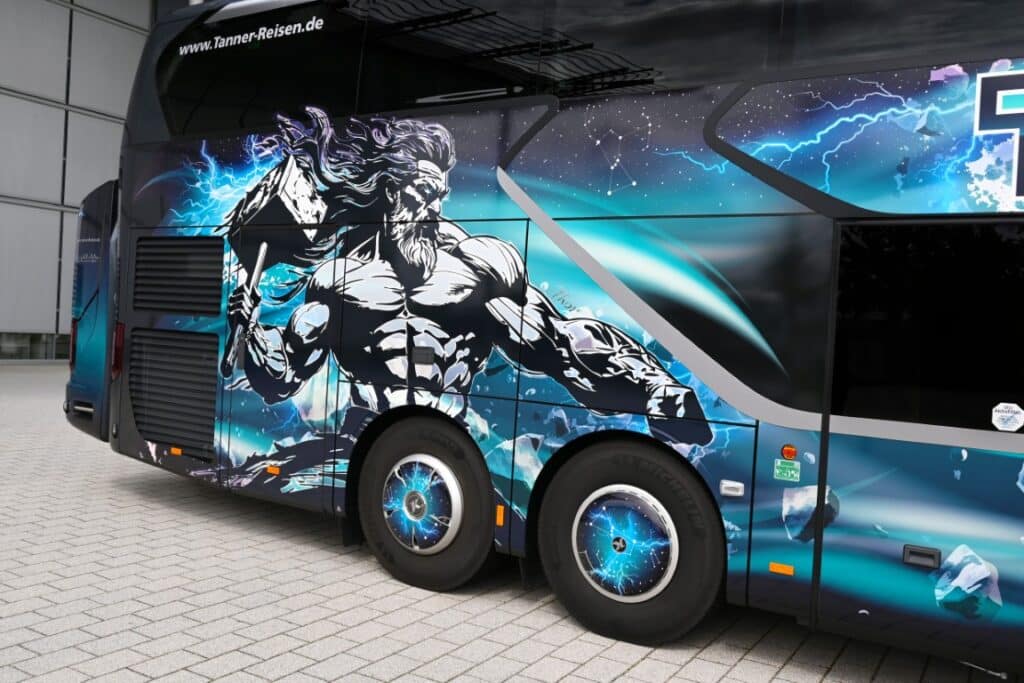 W Austrii od 1 listopada do 15 marca autobusy kategorii M2 i M3 muszą obowiązkowo być wyposażone w opony zimowe na co najmniej jednej osi napędowej, niezależnie od warunków pogodowych.