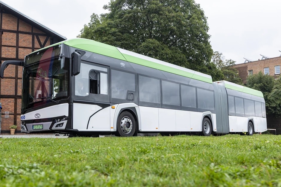 Podpisanie umowy na dostawę 30 elektrycznych autobusów miejskich marki Solaris / fot. Piotr Wittman/gdansk.pl