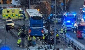 Autobus wjechał w przystanek w Sztokholmie. Są ofiary śmiertelne Źródło: Foto: Läsarbild