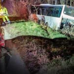 Wypadek autobusu w Pruchnej. Kierowca zjechał do rowu, by uniknąć zderzenia