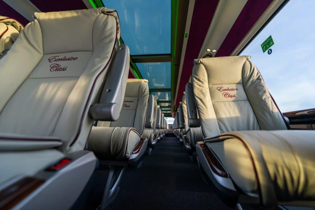 Czeski Nobless Line ma autobus Setra z fotelami 2+1 i toaletą z inteligentnym oknem