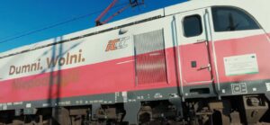 Biało-czerwona lokomotywa PKP IC