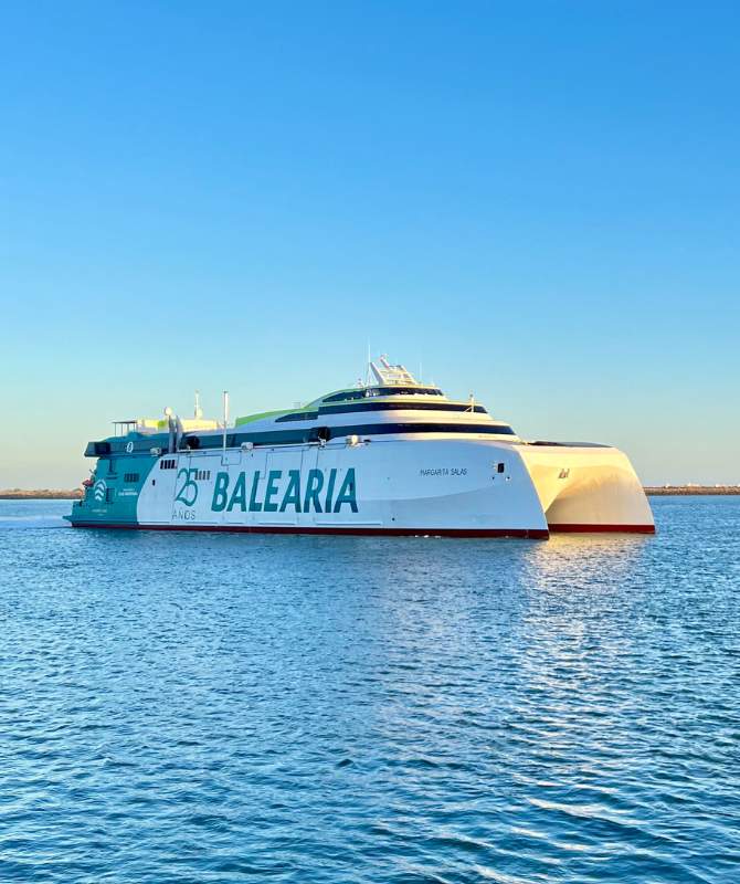 Hiszpański operator promowy Baleària chce zasilać swój prom energią z e-metanolu foto: Balearia