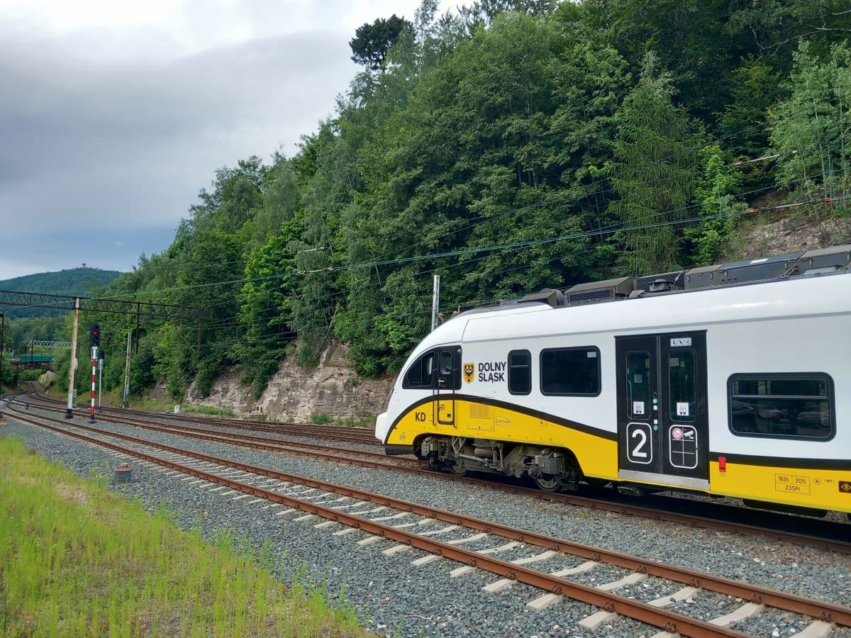 Inforail - 109 nowych pociągów dla regionów z KPO. Minister Klimczak podsumował