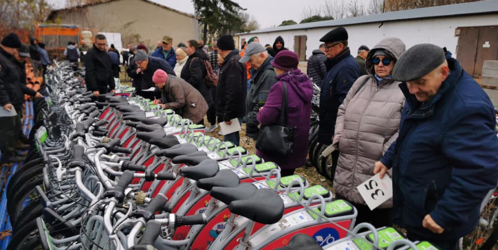 8 listopada 2025 roku, na terenie Zakładu Usług Komunalnych w Łowiczu odbyła się druga i zarazem ostatnia licytacja rowerów miejskich.