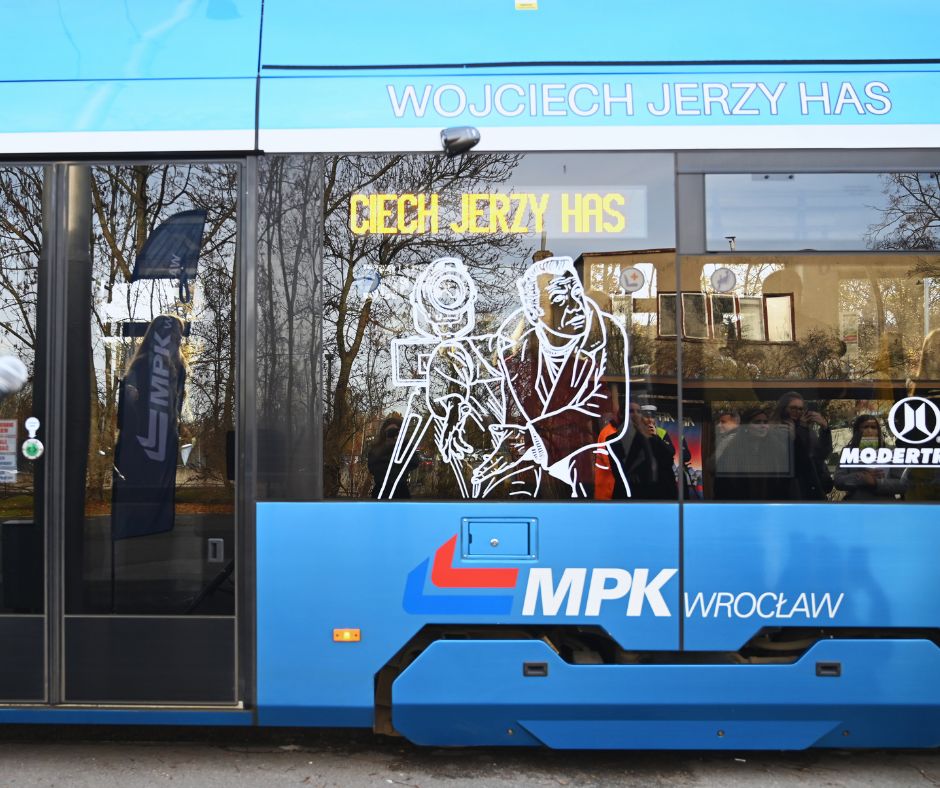 MPK Wrocław upamiętnia mistrza kina Wojciecha Jerzego Hasa. Został patronem tramwaju foto: MPK Wrocław