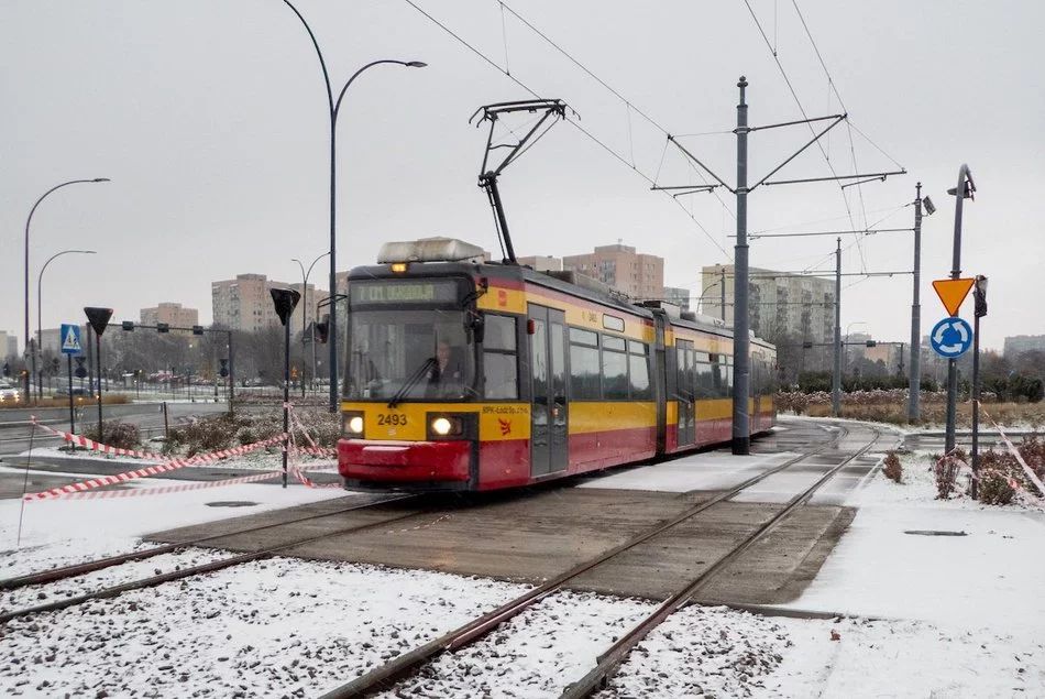 Łódź: Remont torowiska przy rondzie Sybiraków dobiega końca. Tramwaje wróciły na swoje trasy foto: UM Łódź
