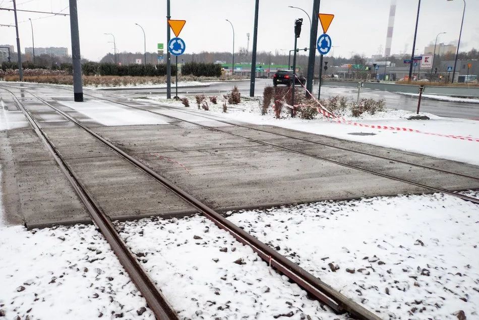 Łódź: Remont torowiska przy rondzie Sybiraków dobiega końca. Tramwaje wróciły na swoje trasy foto: UM Łódź