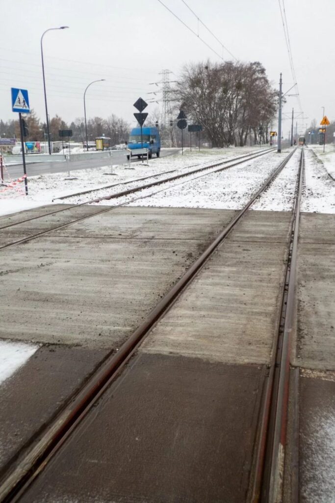 Łódź: Remont torowiska przy rondzie Sybiraków dobiega końca. Tramwaje wróciły na swoje trasy foto: UM Łódź