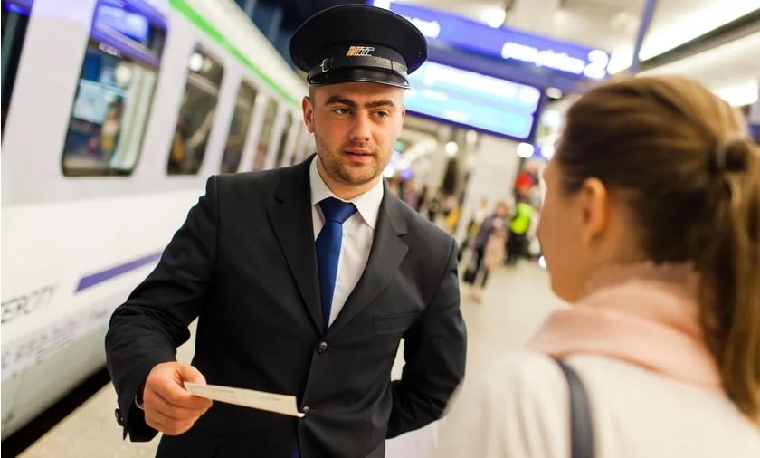 Inforail - Coraz więcej przesyłek konduktorskich przewożonych pociągami PKP Intercity