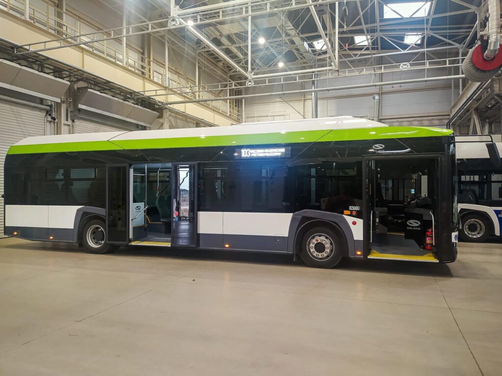Pomiechówek szuka operatora dla autobusów elektrycznych od Solarisa. Na rok