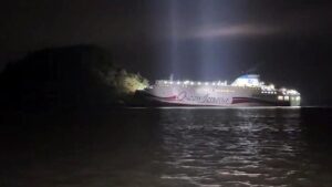 Infoship - Katastrofa promu Queen Jenuvia II w Korei Południowej. Poważny błąd nawigatora