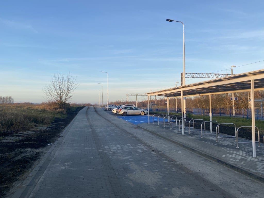 Podkarpackie/ Powstały parkingi przy stacjach PKP w Będziemyślu i Rogóżnie / fot. PKP PLK