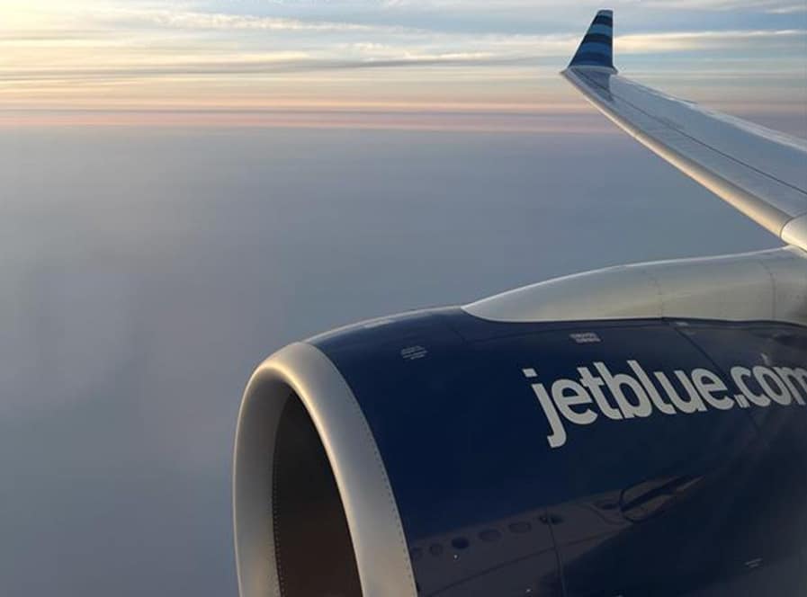Pasażerowie lotu JetBlue hospitalizowani po awaryjnym lądowaniu