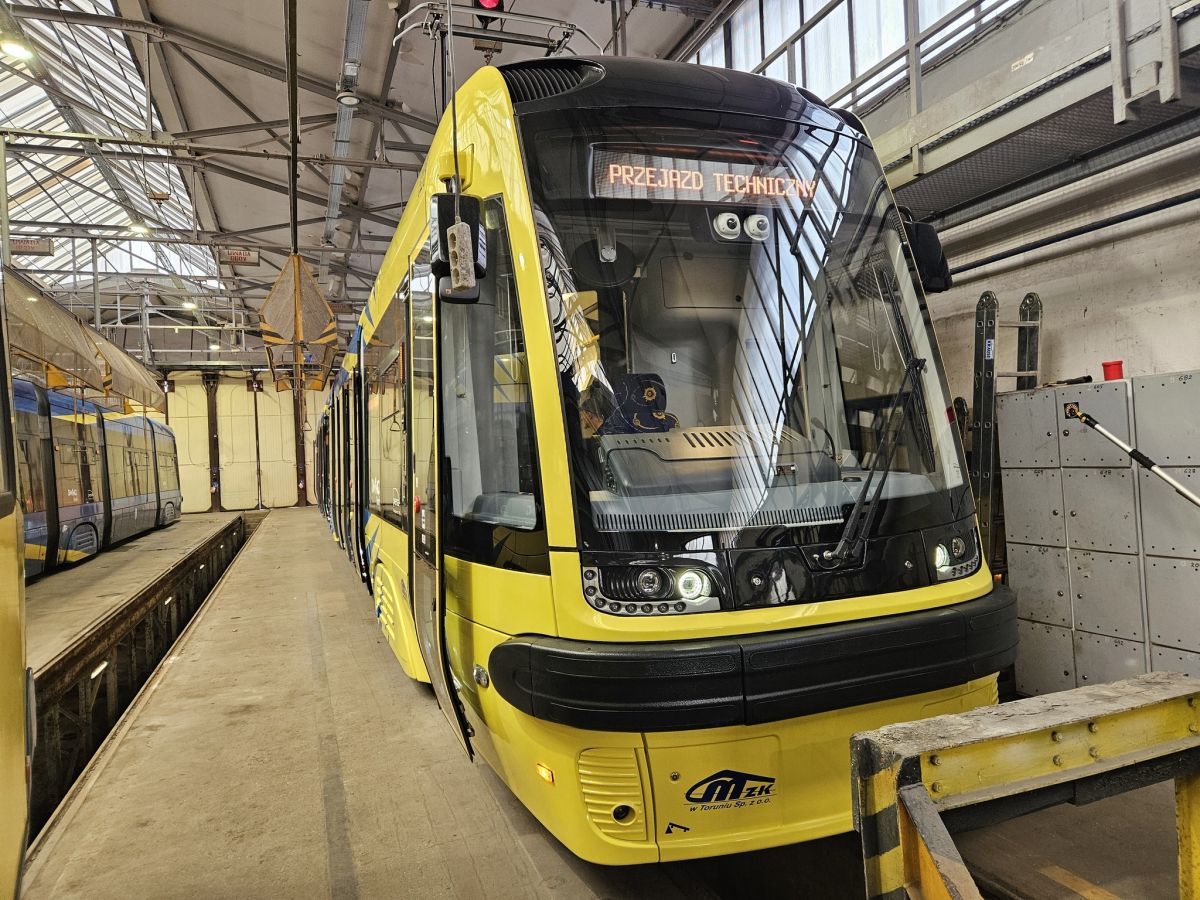 Infotram - Nowy tramwaj od PESY już w Toruniu. To pierwszy z czterech zamówionych pojazdów