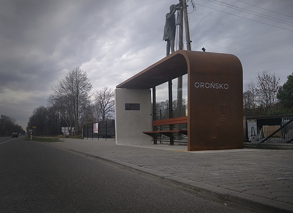 Orońsko z wyjątkowym przystankiem, który jest jednocześnie dziełem sztuki