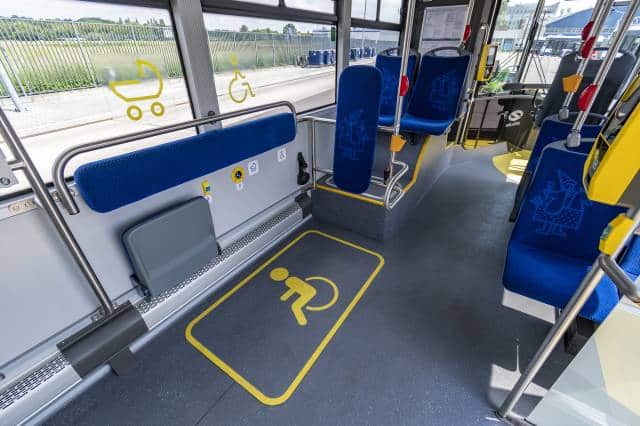 Krakowscy radni chcą zakazać głośnych rozmów i muzyki w autobusach i tramwajach