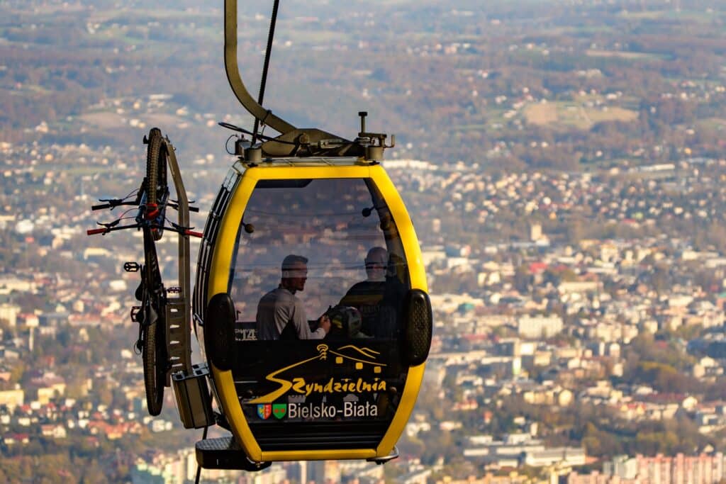 Beskidy : Ruszyły przeglądy techniczne kolei linowych m.in. na Szyndzielnię i Dębowiec