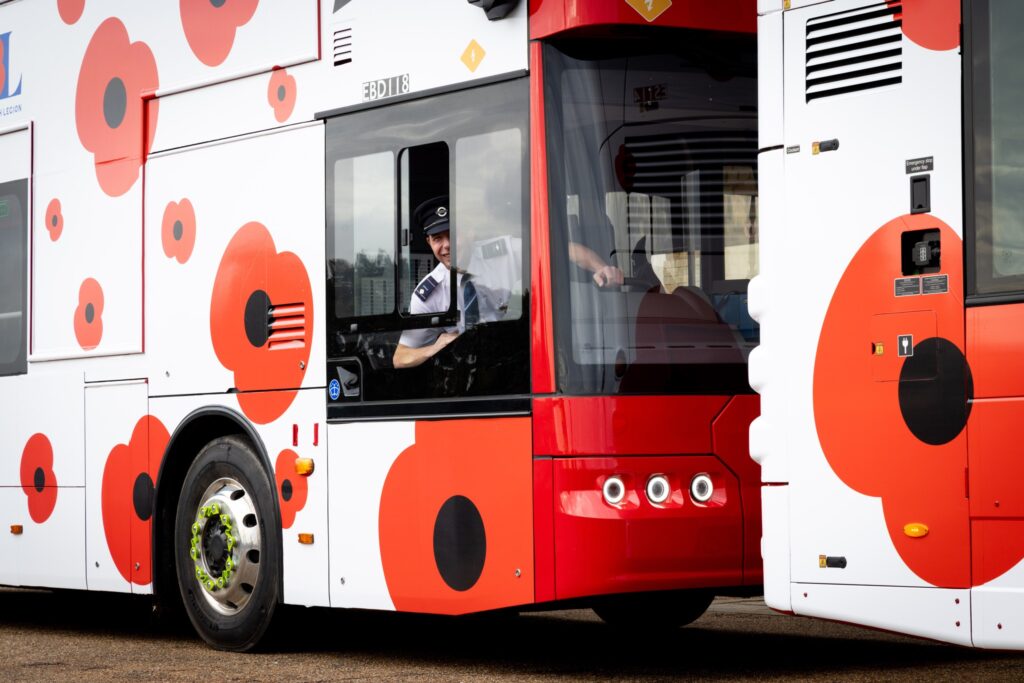 Londyn podnosi opłaty w strefie Congestion Charge. Koniec z ulgą dla aut elektrycznych od stycznia 2026