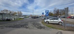 Polskie Linie Kolejowe S.A. udostępniły pięć nowych parkingów, a kolejny jest w budowie