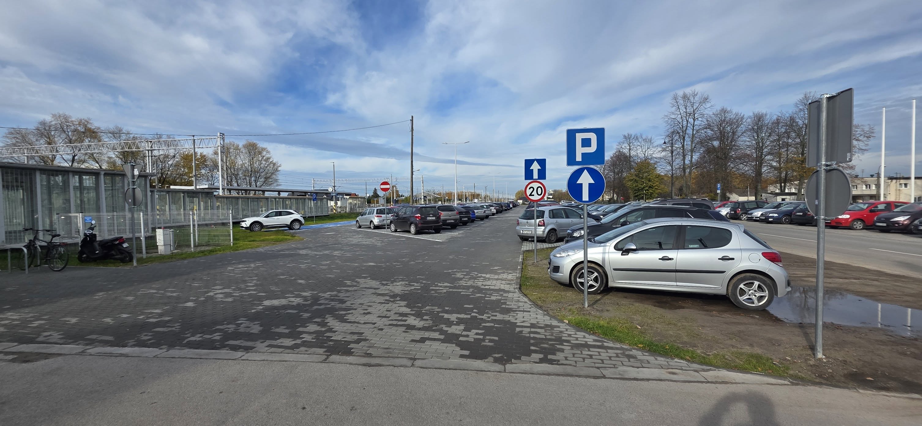 Infotrans - Mazowieckie: Pięć nowych parkingów P&R przy stacjach PKP. W w planach kolejne