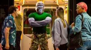 Warszawa/ W czwartek radni zagłosują za rozszerzeniem katalogu zachowań zabronionych w komunikacji miejskiej