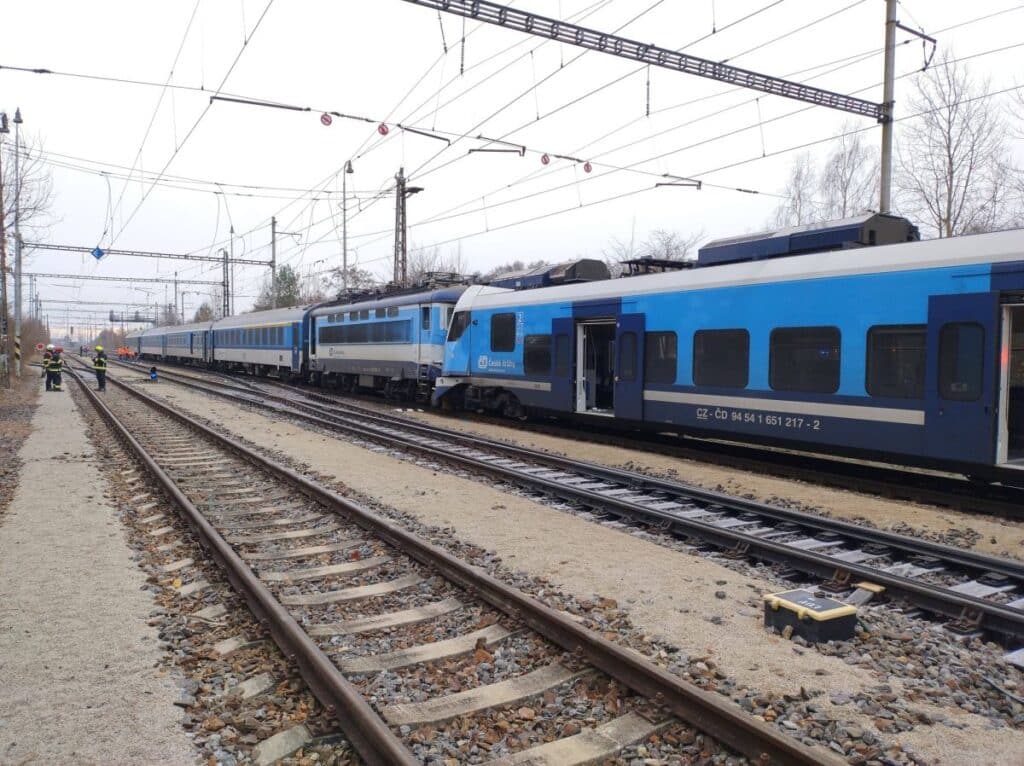Po wypadku w Czechach dalsze utrudnienia w kursowaniu pociągów i pierwsze hipotezy foto: DI