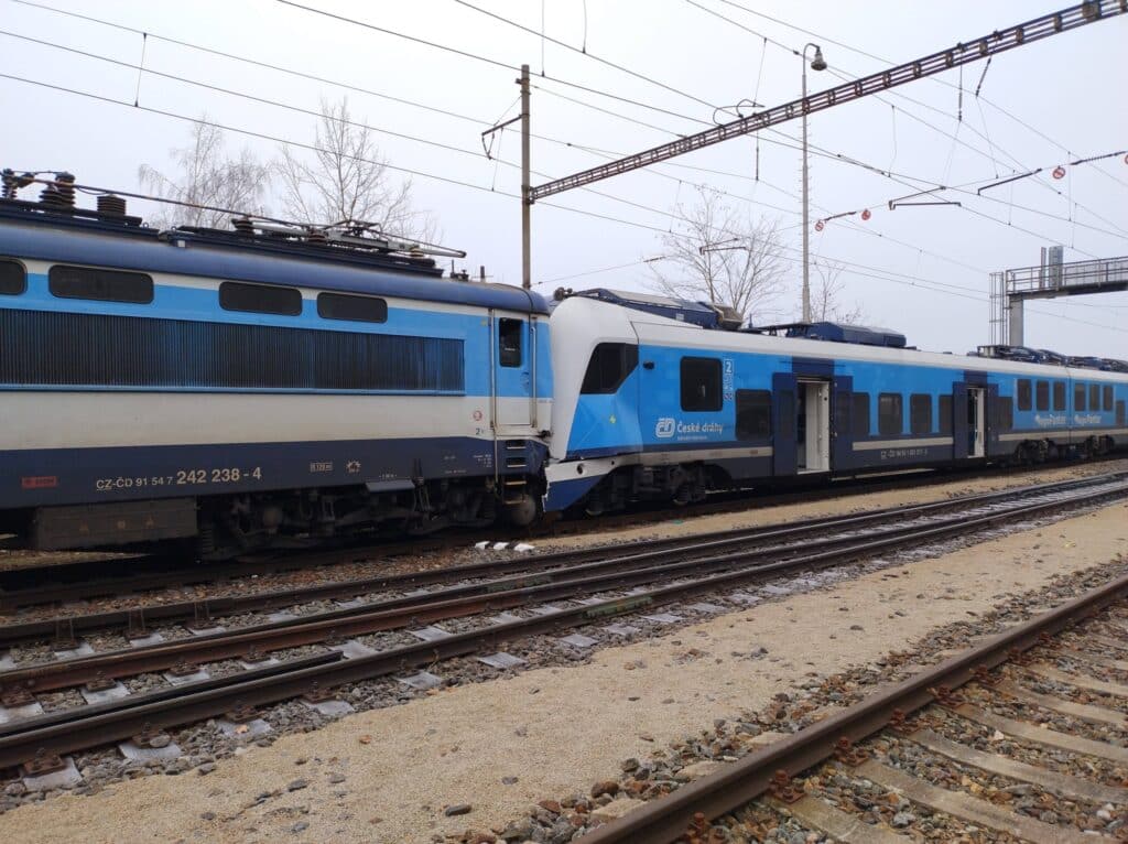 Po wypadku w Czechach dalsze utrudnienia w kursowaniu pociągów i pierwsze hipotezy foto: DI