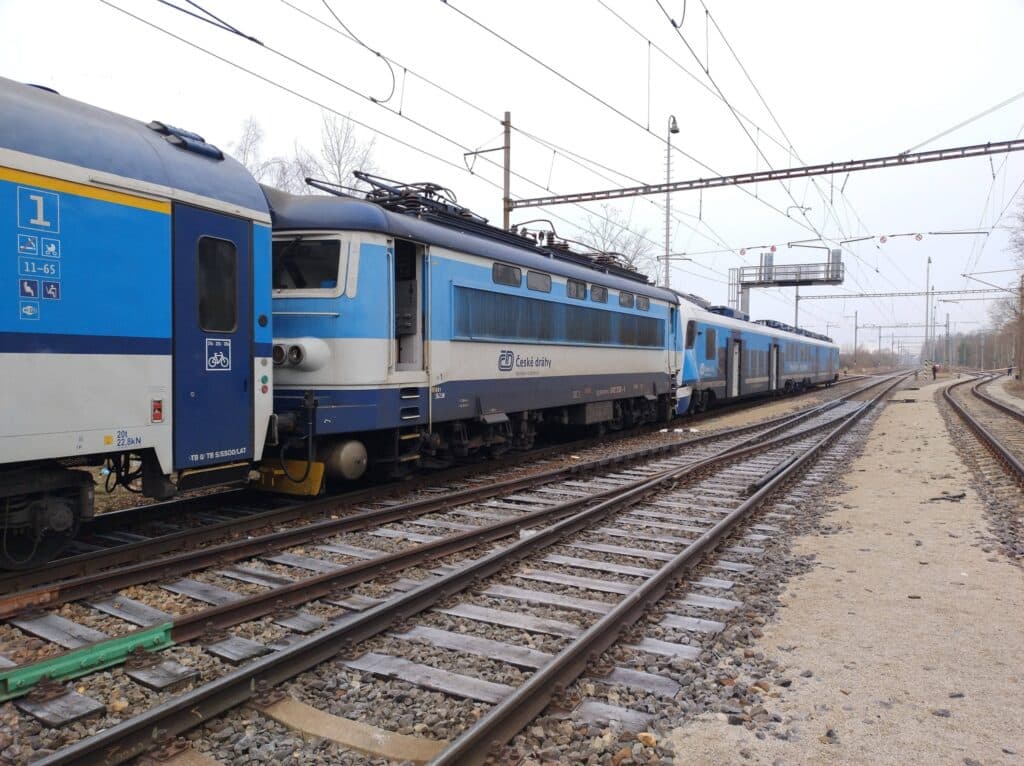 Po wypadku w Czechach dalsze utrudnienia w kursowaniu pociągów i pierwsze hipotezy foto: DI