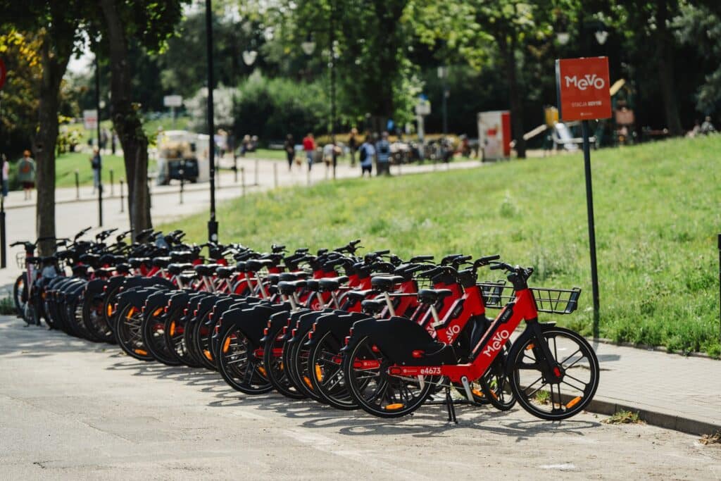 Mimo krótkich dni i jesiennej pogody użytkownicy wykonali 223 tysiące przejazdów, pokonując ponad 448 tys. kilometrów.