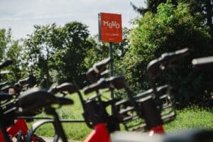 Mimo krótkich dni i jesiennej pogody użytkownicy wykonali 223 tysiące przejazdów, pokonując ponad 448 tys. kilometrów.