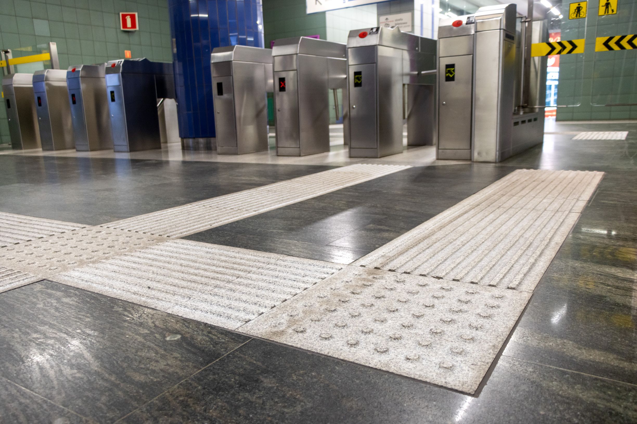 Infotram - Stare stacje Metra Warszawskimi z nowymi oznaczeniami