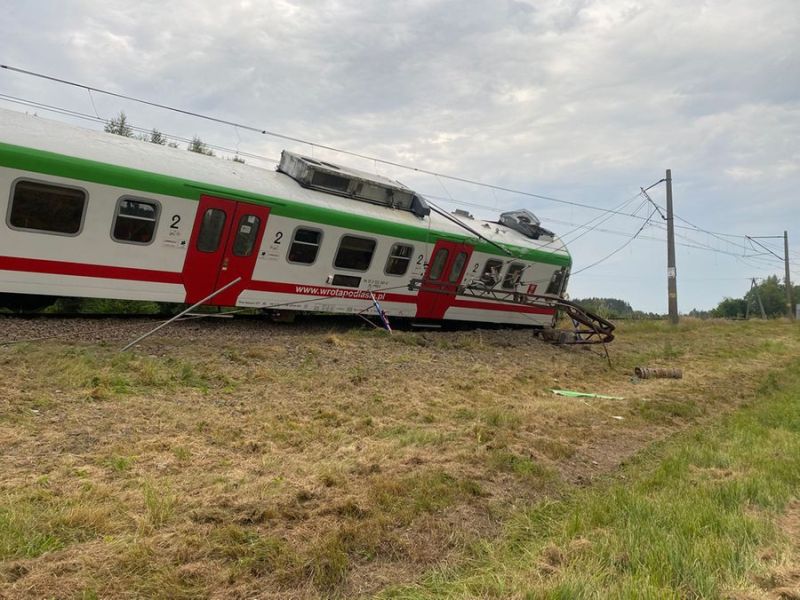 EN57AL-1563 po wypadku