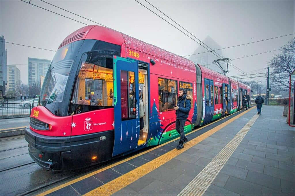 Świąteczne pojazdy już kursują po Warszawie