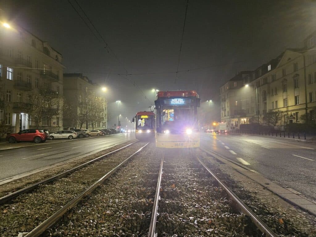 Warszawa: Ograniczenia prędkości tramwajów w al. Niepodległości foto: TW