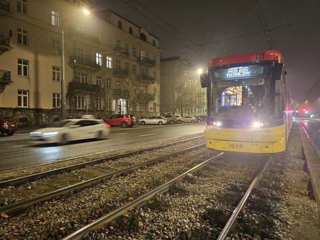 Warszawa: Ograniczenia prędkości tramwajów w al. Niepodległości foto: TW
