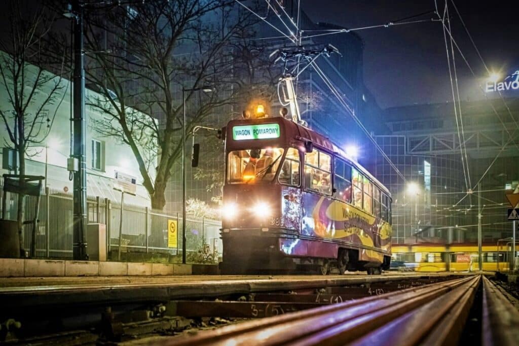 Warszawa: Tramwaje wracają na Rakowiecką po 58 latach. Linia 19 pojedzie nową trasą jeszcze w grudniu foto: UM Warszawa