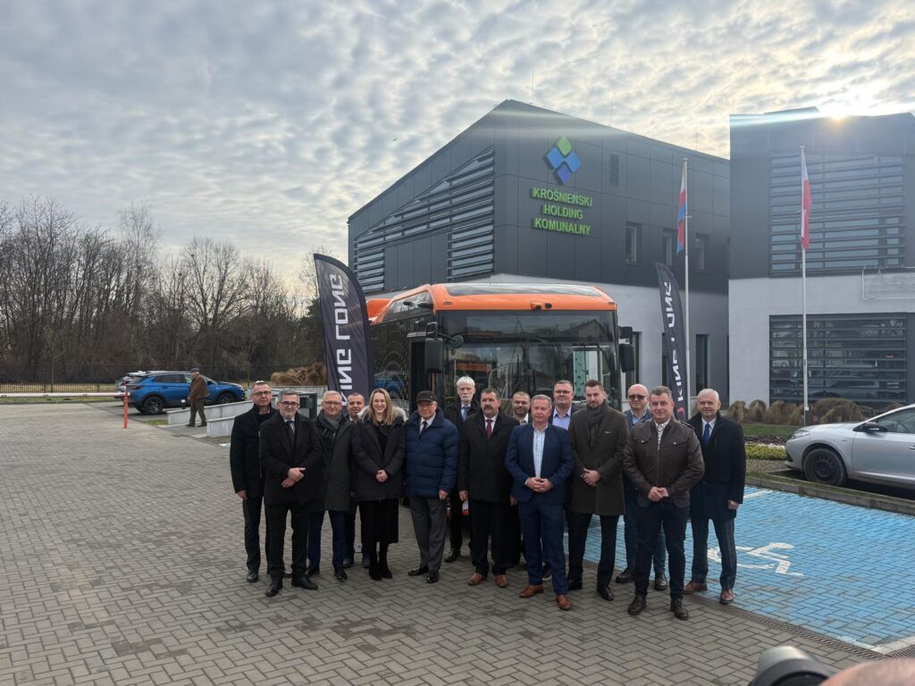 Krosno inwestuje w e-mobilność. EV Motors przekazało pierwsze w Polsce King Long PEV9