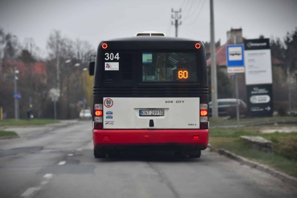 Pixel vs. Mera na wdrożenie systemu sprzedaży biletów EMV w Sowiogórskich Autobusach
