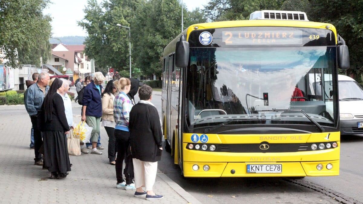Ponad 12 mln zł z Funduszy Europejskich na zakup 6 nowoczesnych autobusów dla Nowego Targu