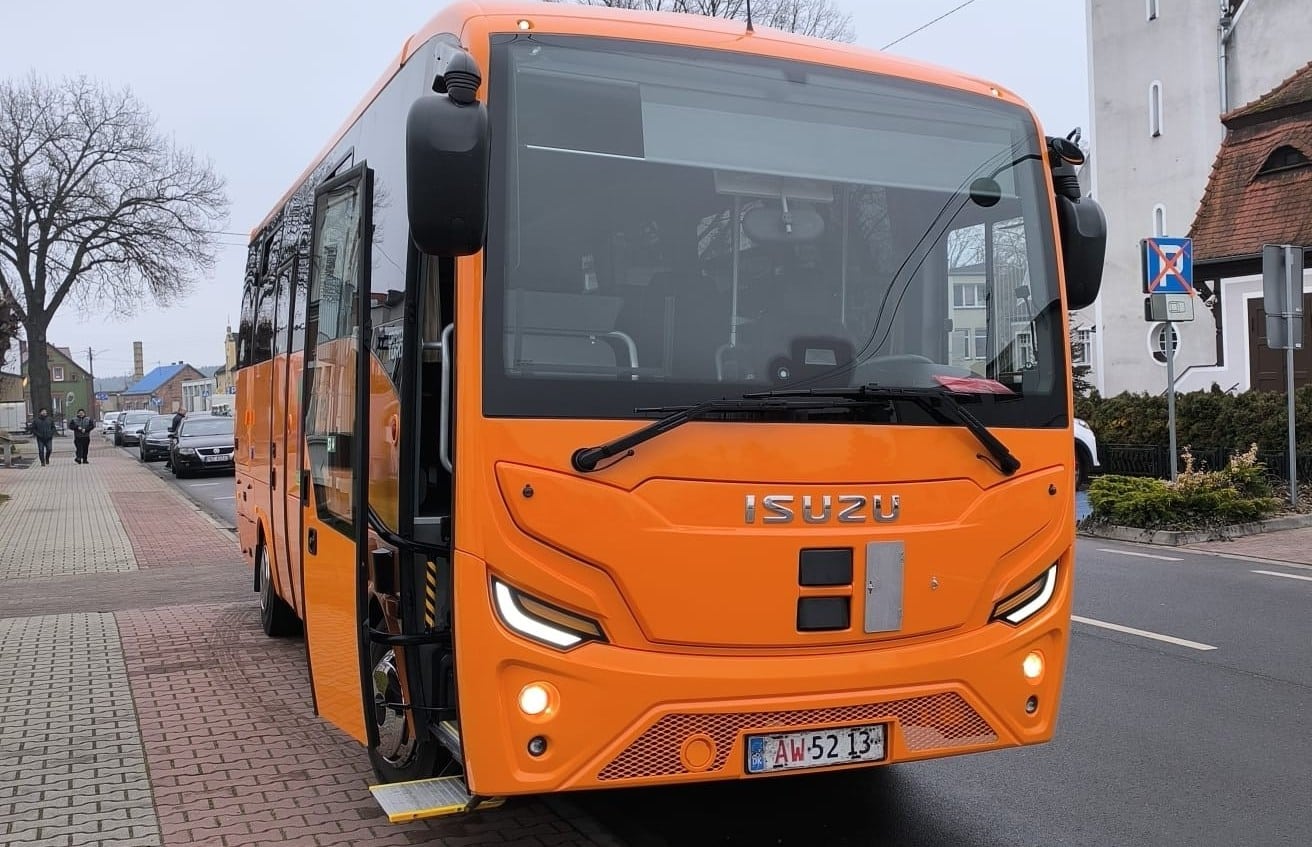 Infobus - Nowy autobus szkolny w gminie Miedzichowo: Isuzu Grand Toro
