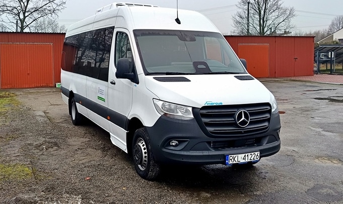 Infobus - Bezpieczny dowóz do szkół w Kolbuszowej. Autobus od Mercusa z dotacją z PFRON