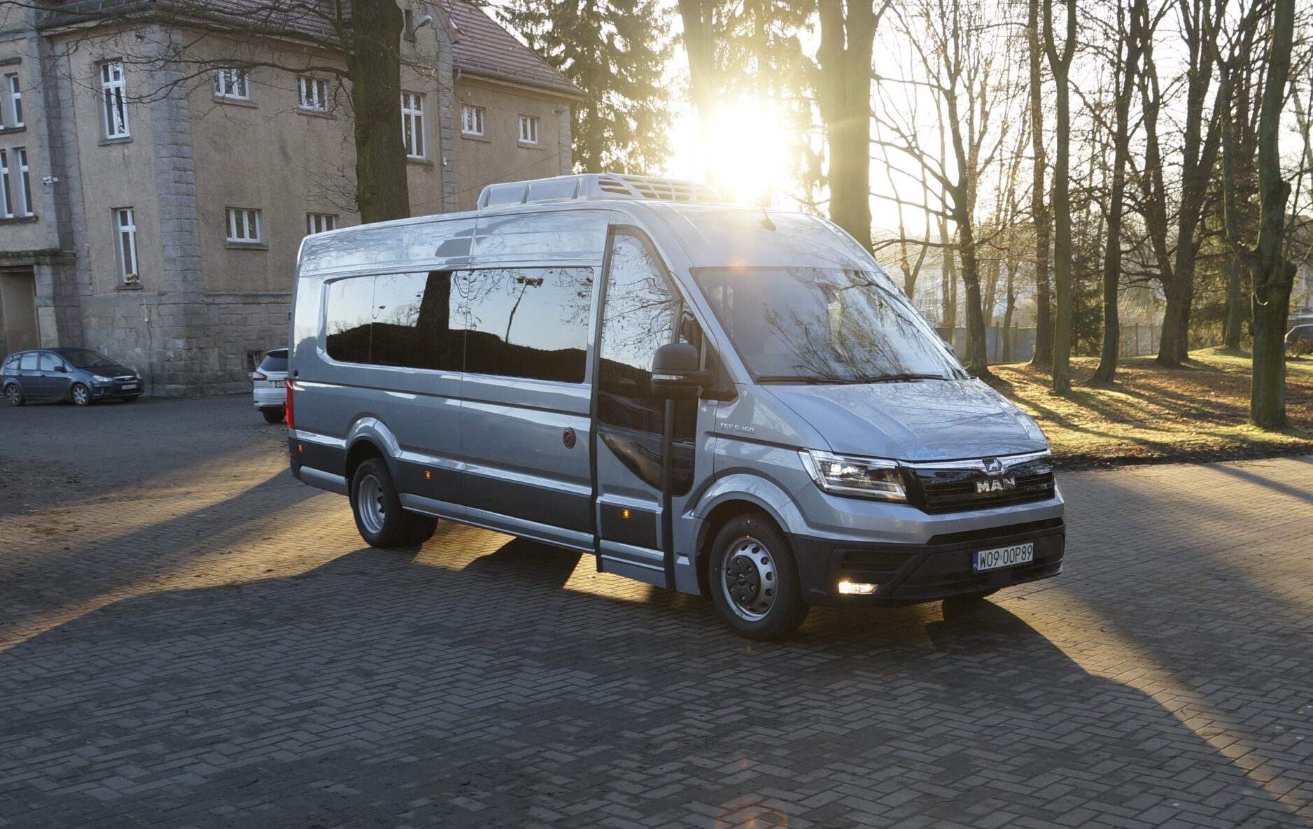 Infobus - PFRON wspiera zakup autobusów szkolnych: Powiat Lwówecki z minibusem od Mercusa